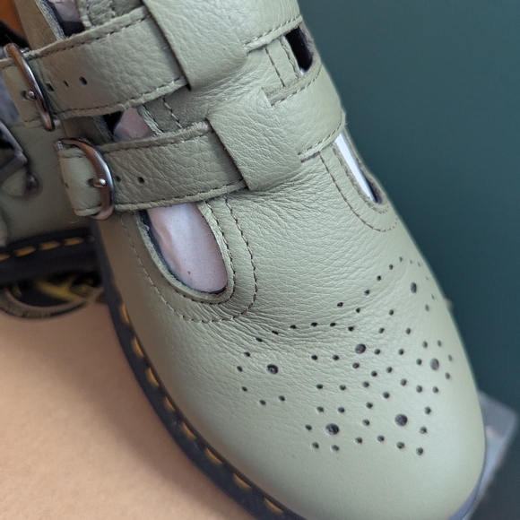 Dr. Martens 8065 Mary Jane Virginia Leather Shoes - Picture 4 of 6